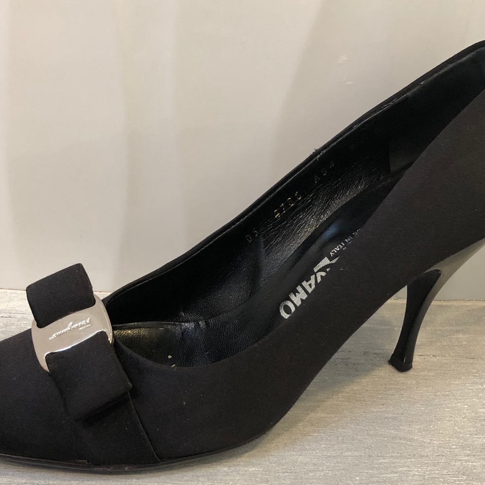 Salvatore Ferragamo Carla Fabric Pumps - Picture 3 of 7